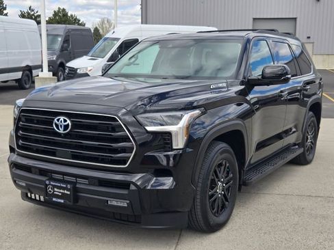 Used 2024 Toyota Sequoia SR5 w/ SR5 Premium Package AWD/4WD image 41
