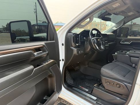 Used 2024 Chevrolet Silverado 2500 LT AWD/4WD image 14