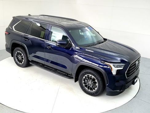 Certified 2025 Toyota Sequoia SR5 AWD/4WD image 16