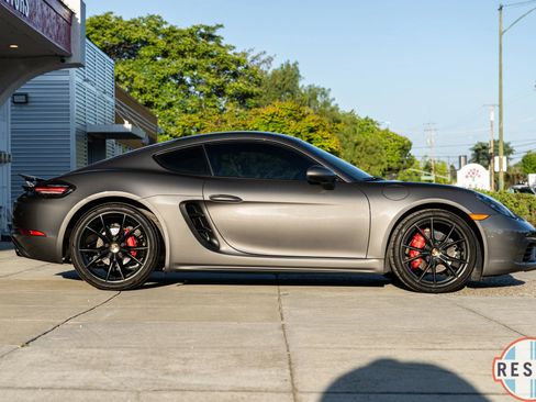 Used 2018 Porsche 718 Cayman S RWD image 15