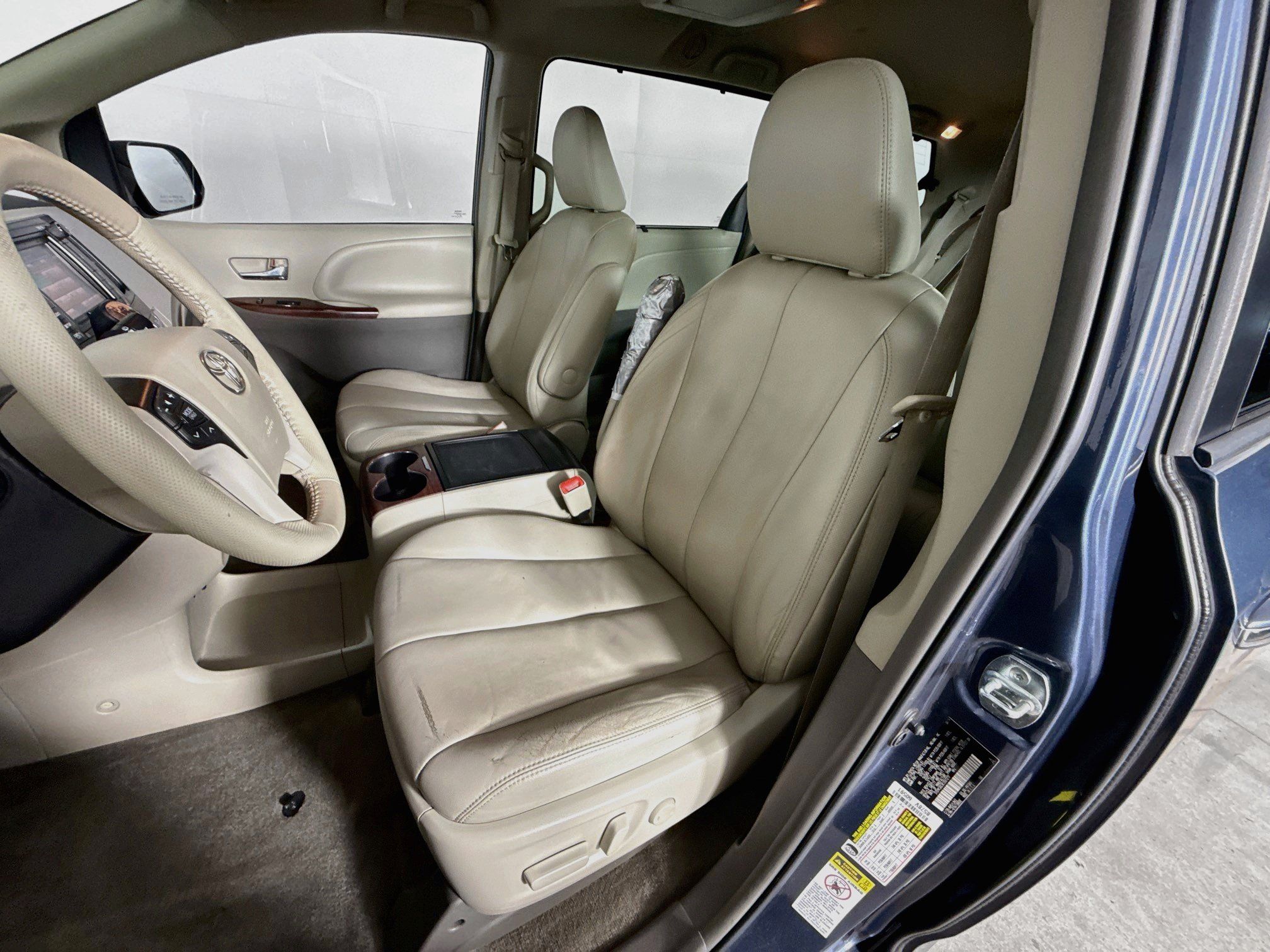 Used 2014 Toyota Sienna XLE w/ XLE Premium Package FWD image 26