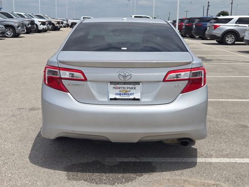 Used 2012 Toyota Camry SE FWD image 4