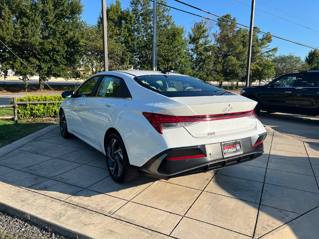 Used 2024 Hyundai Elantra Limited FWD image 13