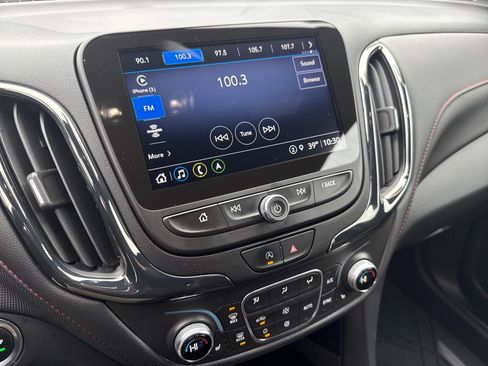 Used 2022 Chevrolet Equinox RS w/ Infotainment Package image 18