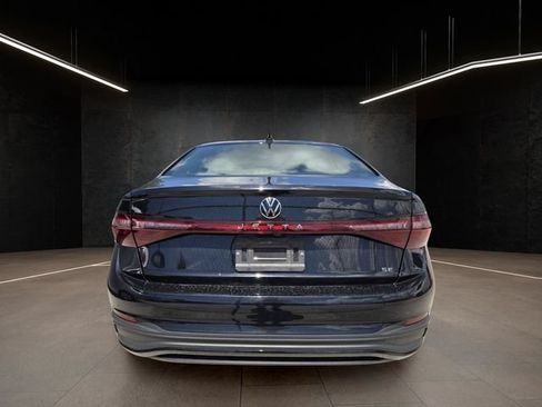 Used 2025 Volkswagen Jetta SE FWD image 3