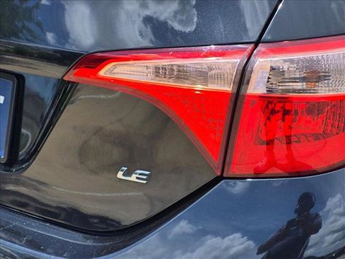 Used 2017 Toyota Corolla LE FWD image 15