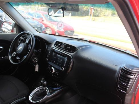 Used 2019 Kia Soul + FWD image 16