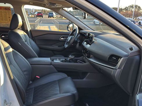 Used 2021 Nissan Rogue Platinum image 10