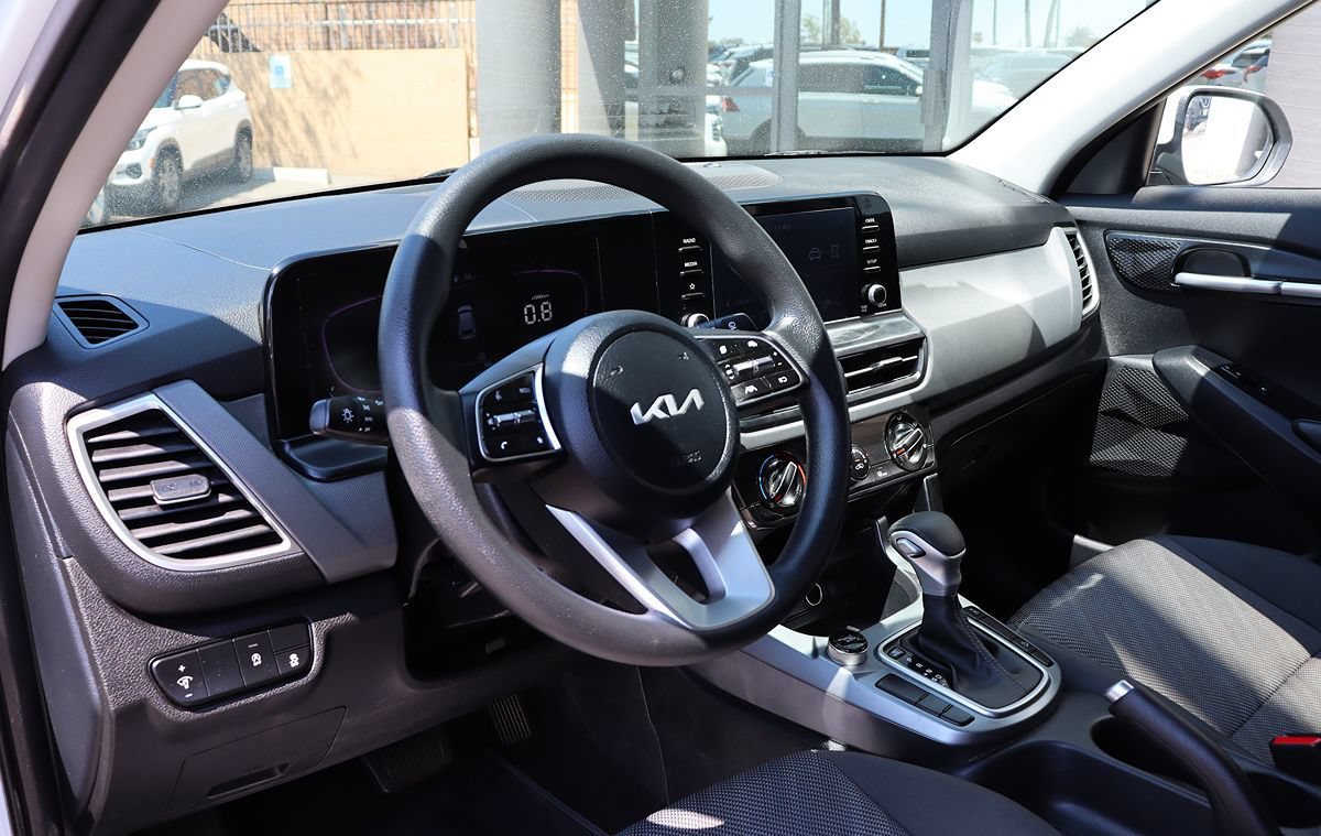 Used 2024 Kia Seltos LX AWD/4WD image 39