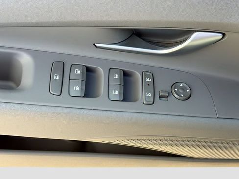 Certified 2026 Hyundai Elantra Sport FWD image 17