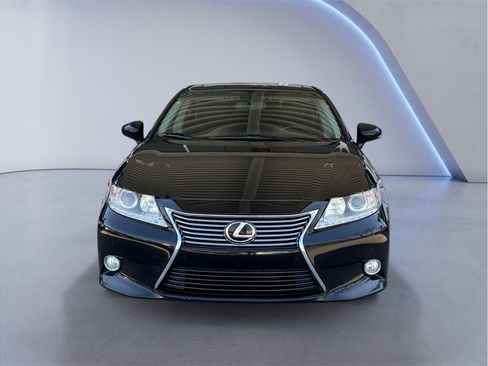 Used 2013 Lexus ES 350 w/ Luxury Pkg FWD image 2