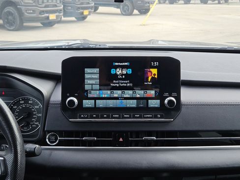 Used 2024 Mitsubishi Outlander SE image 17