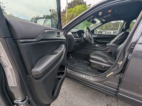 Certified 2023 Jeep Grand Cherokee L Laredo RWD image 9