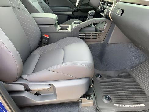 Used 2025 Toyota Tacoma SR5 image 28