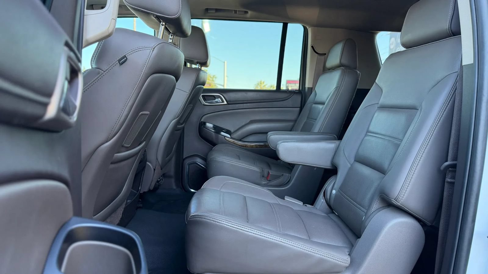 Used 2015 GMC Yukon XL Denali w/ Touring Package RWD image 10