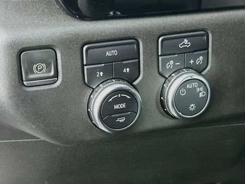 Used 2023 GMC Sierra 1500 SLE AWD/4WD image 16