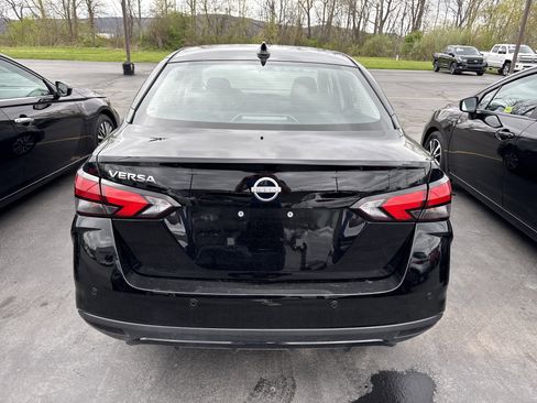 Used 2025 Nissan Versa SV FWD image 3