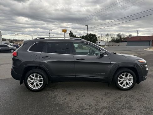 Used 2017 Jeep Cherokee Latitude w/ Safety/Convenience Group image 2