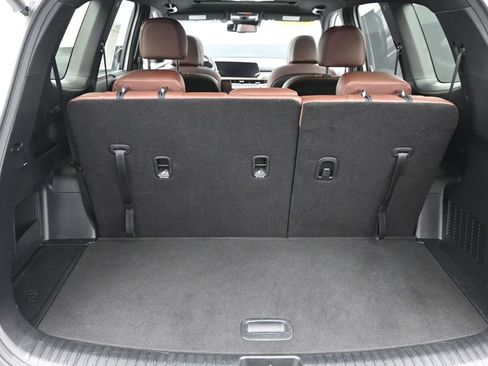 Used 2024 Kia Telluride EX w/ EX Captain's Chair Package image 10