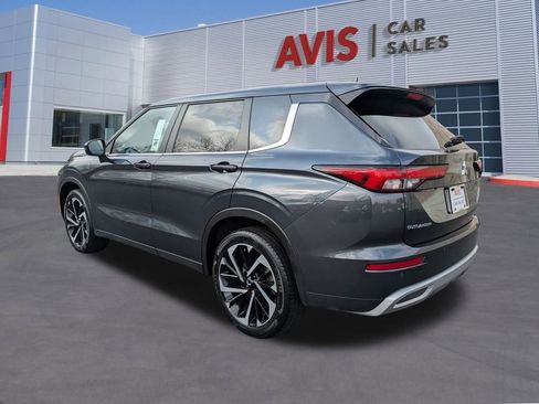 Used 2024 Mitsubishi Outlander SE image 9