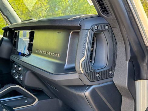 Certified 2025 Ford Bronco Badlands w/ Sasquatch Package AWD/4WD image 16