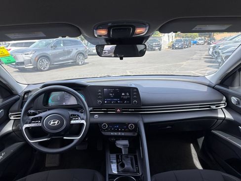 Used 2026 Hyundai Elantra Hybrid FWD image 32