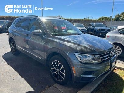 Used 2021 Volkswagen Tiguan SE w/ Panoramic Sunroof Package