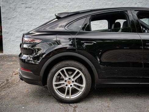 Used 2023 Porsche Cayenne Base w/ Premium Package image 16