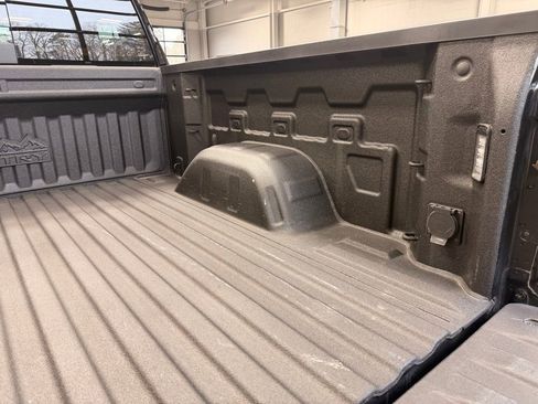 Used 2022 Chevrolet Silverado 1500 High Country w/ Z71 Off-Road Package image 11