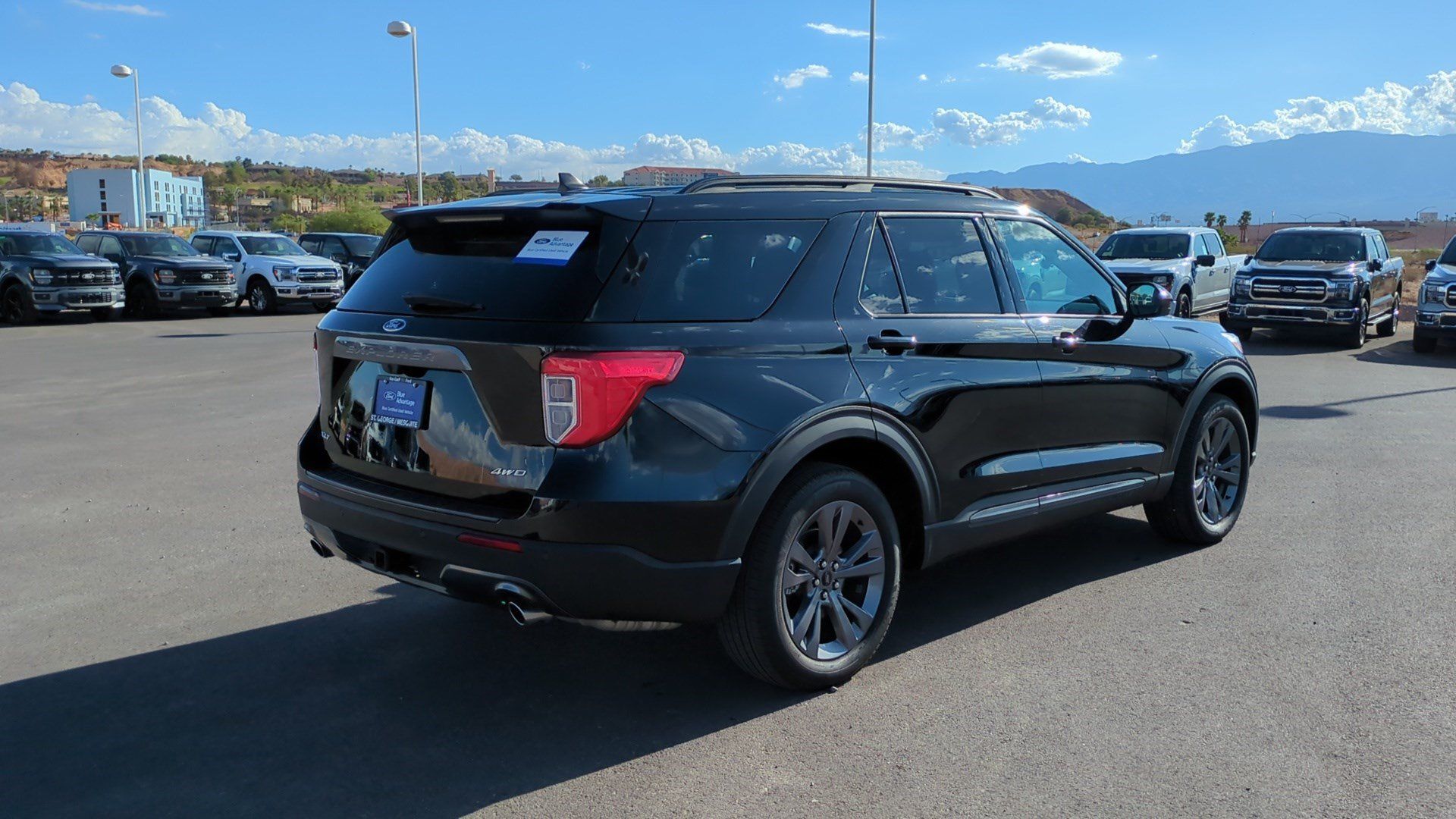 Used 2023 Ford Explorer XLT w/ Equipment Group 202A AWD/4WD image 3