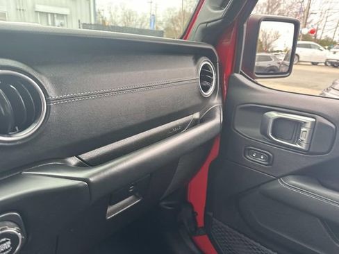 Used 2019 Jeep Wrangler Unlimited Sahara AWD/4WD image 33