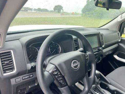 Used 2024 Nissan Frontier SV RWD image 15