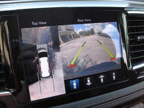 Used 2018 Chrysler Pacifica Limited FWD image 33