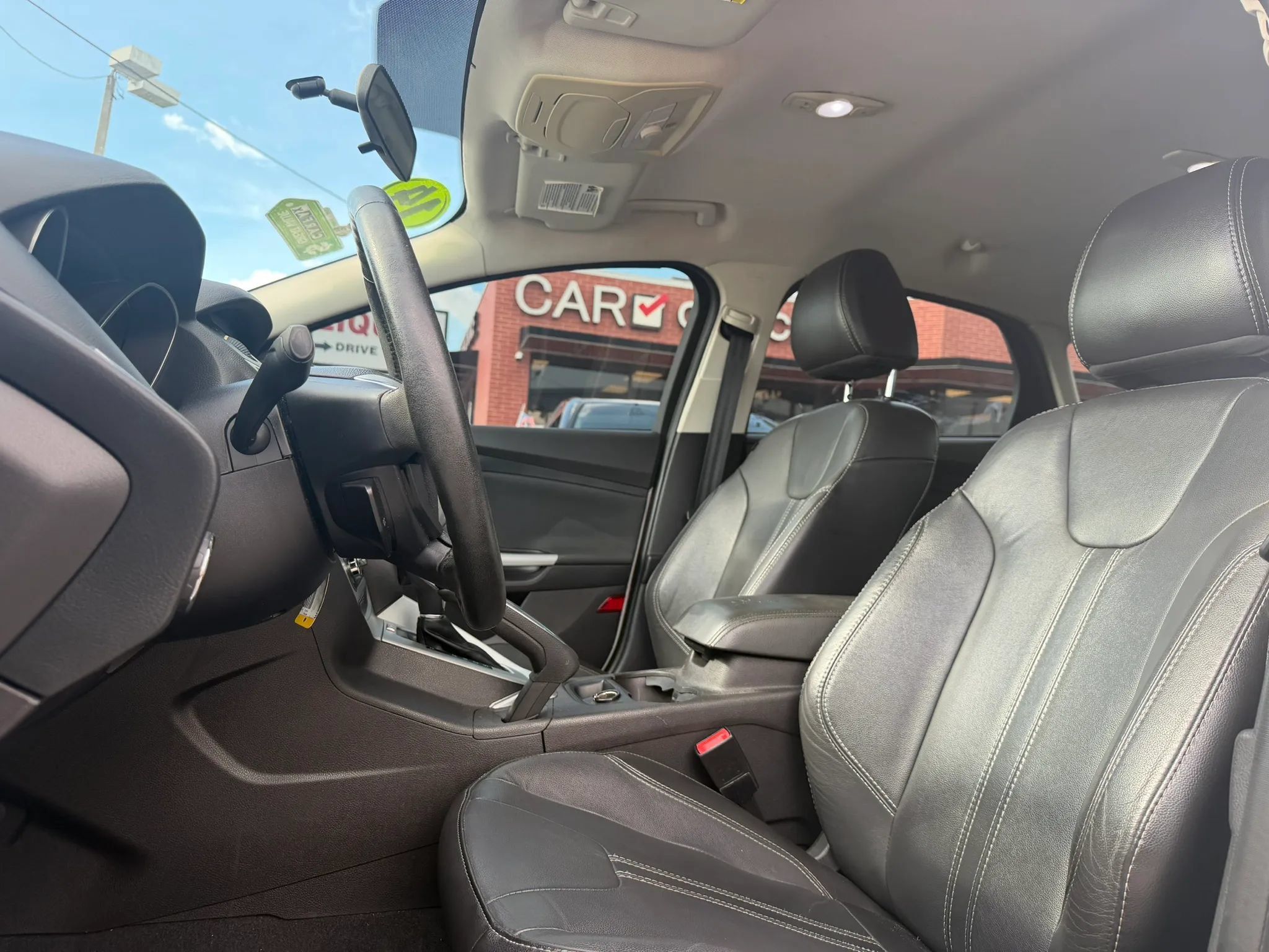 Used 2014 Ford Focus SE w/ Equipment Group 201A FWD image 9