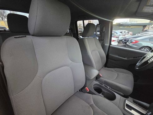 Used 2019 Nissan Frontier SV image 10