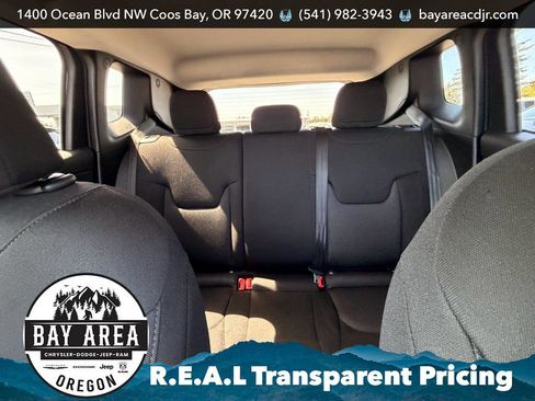 Used 2023 Jeep Renegade Latitude AWD/4WD image 19
