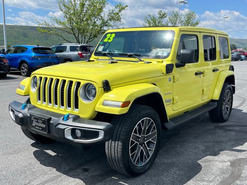 Used 2023 Jeep Wrangler Unlimited Sahara w/ Cold Weather Group AWD/4WD image 10