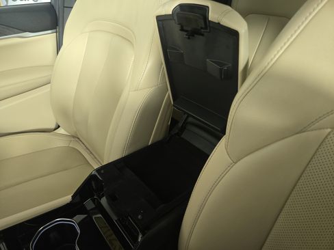 Certified 2023 Jeep Grand Cherokee Limited w/ Luxury Tech Group II AWD/4WD image 30