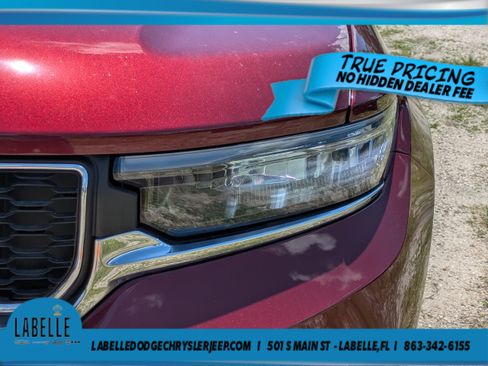 Used 2024 Jeep Grand Cherokee Laredo AWD/4WD image 10
