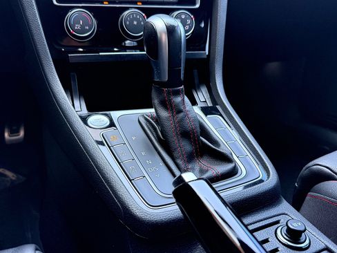 Used 2020 Volkswagen GTI SE FWD image 18
