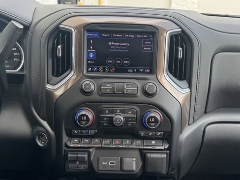 Used 2019 Chevrolet Silverado 1500 High Country w/ Technology Package image 16