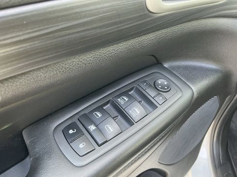 Used 2022 Jeep Grand Cherokee Laredo X image 20