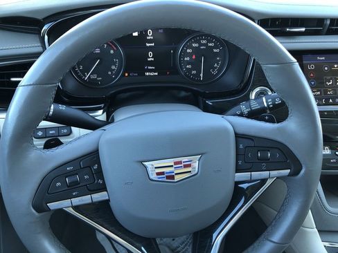 Used 2023 Cadillac XT6 Premium Luxury w/ Technology Package AWD/4WD image 17
