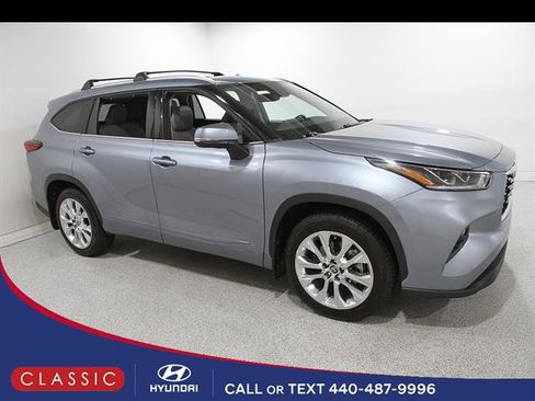 Used 2023 Toyota Highlander Limited AWD/4WD image 1