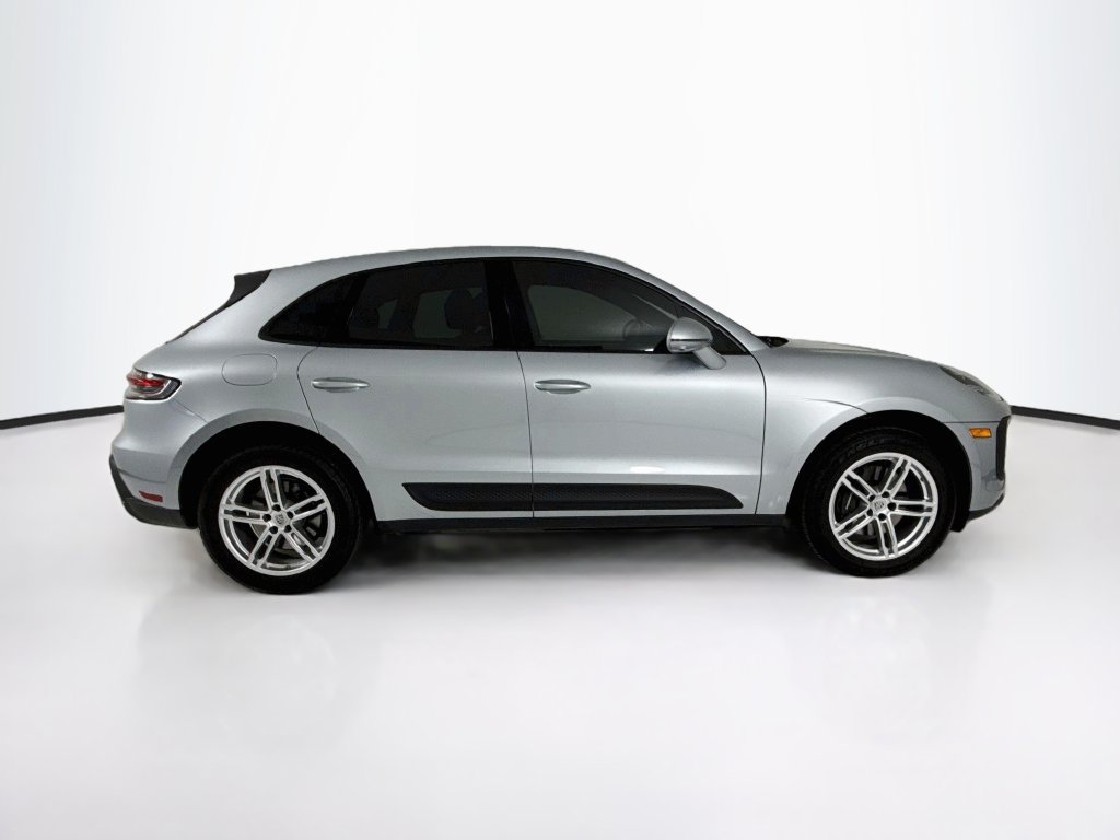 Certified 2025 Porsche Macan AWD/4WD image 8