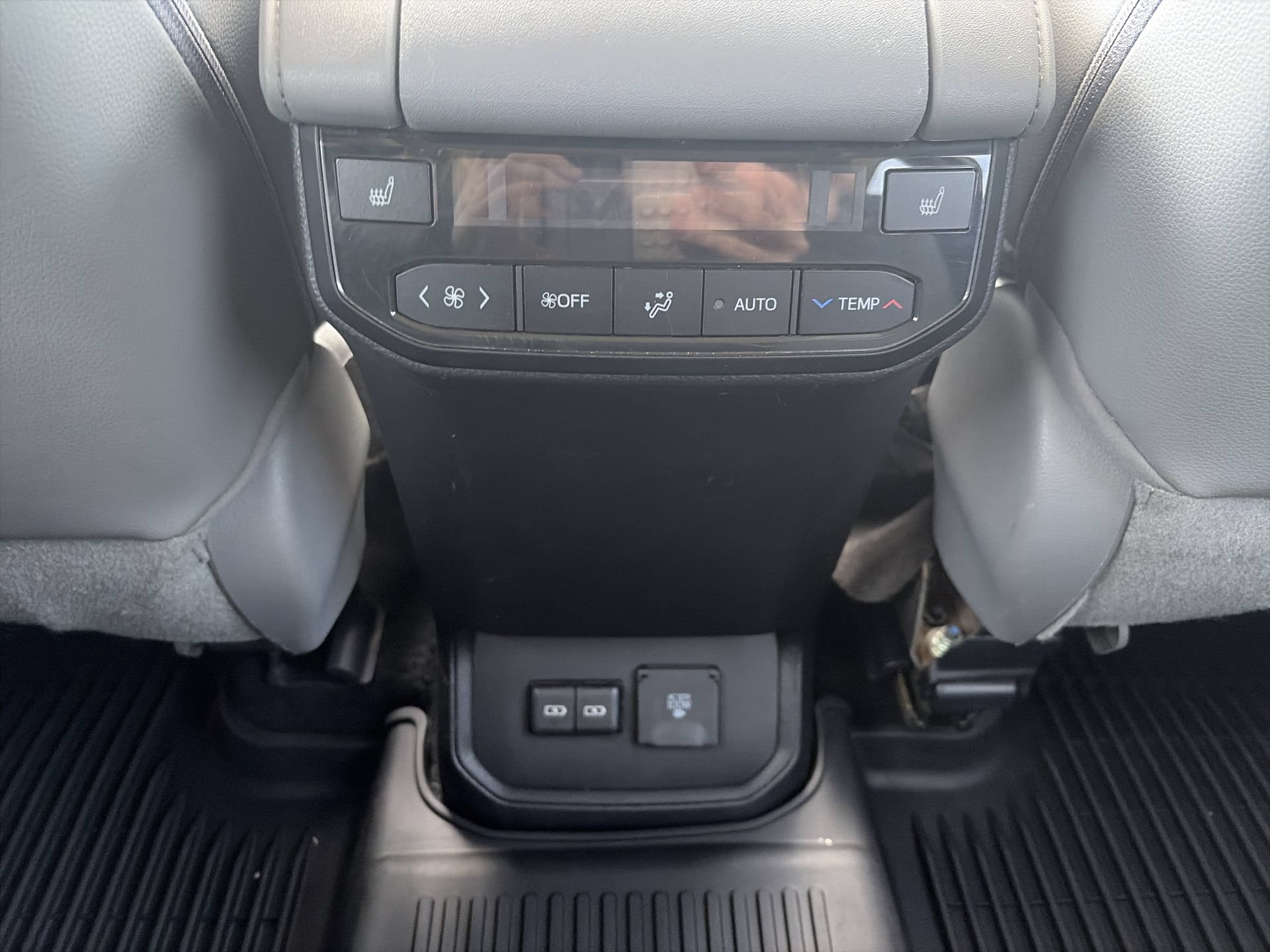 Used 2022 Toyota Highlander Platinum AWD/4WD image 23