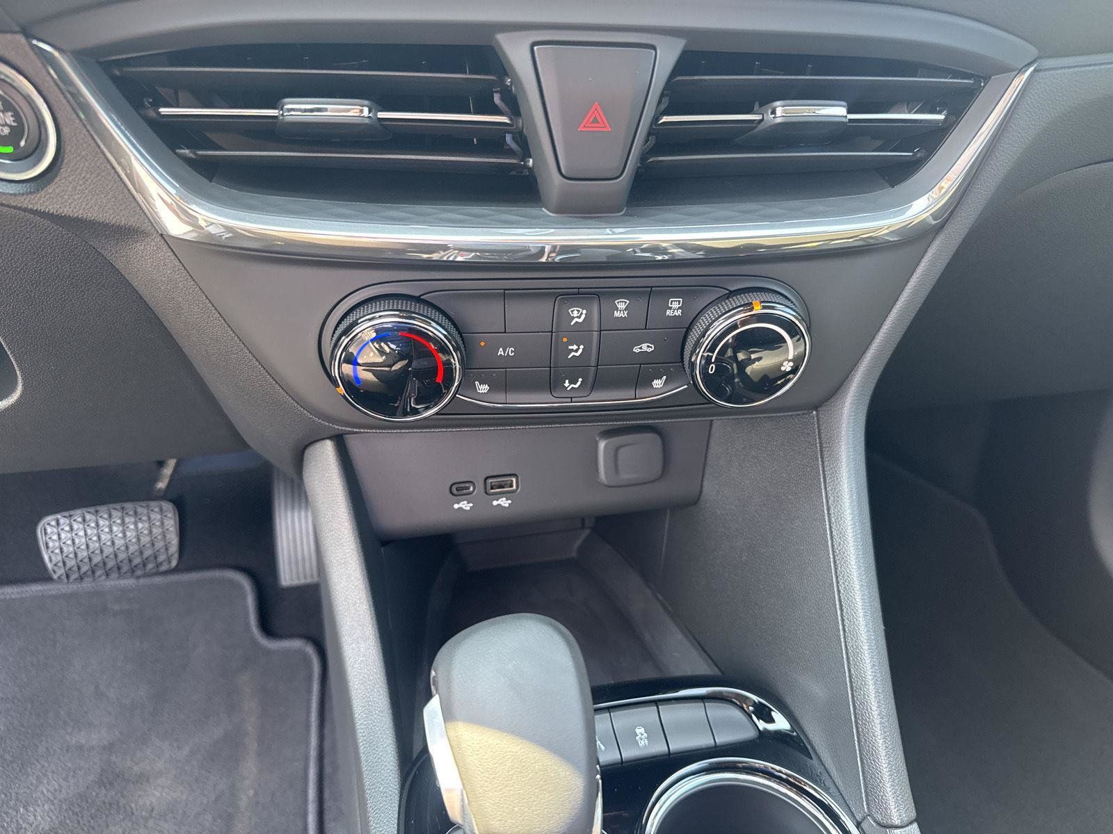 Used 2025 Buick Encore GX Preferred w/ Comfort Package FWD image 23