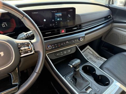 Certified 2025 Kia Carnival image 24