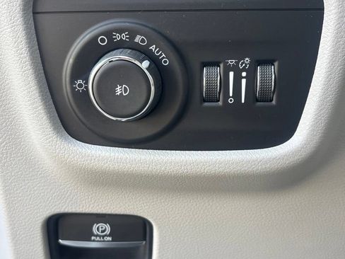 Certified 2022 Jeep Grand Cherokee L Overland w/ Advanced Protech Group III AWD/4WD image 12