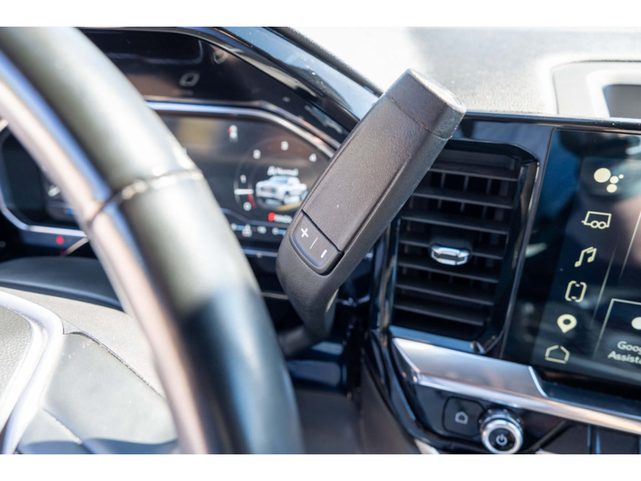 Used 2025 GMC Sierra 1500 SLT RWD image 21